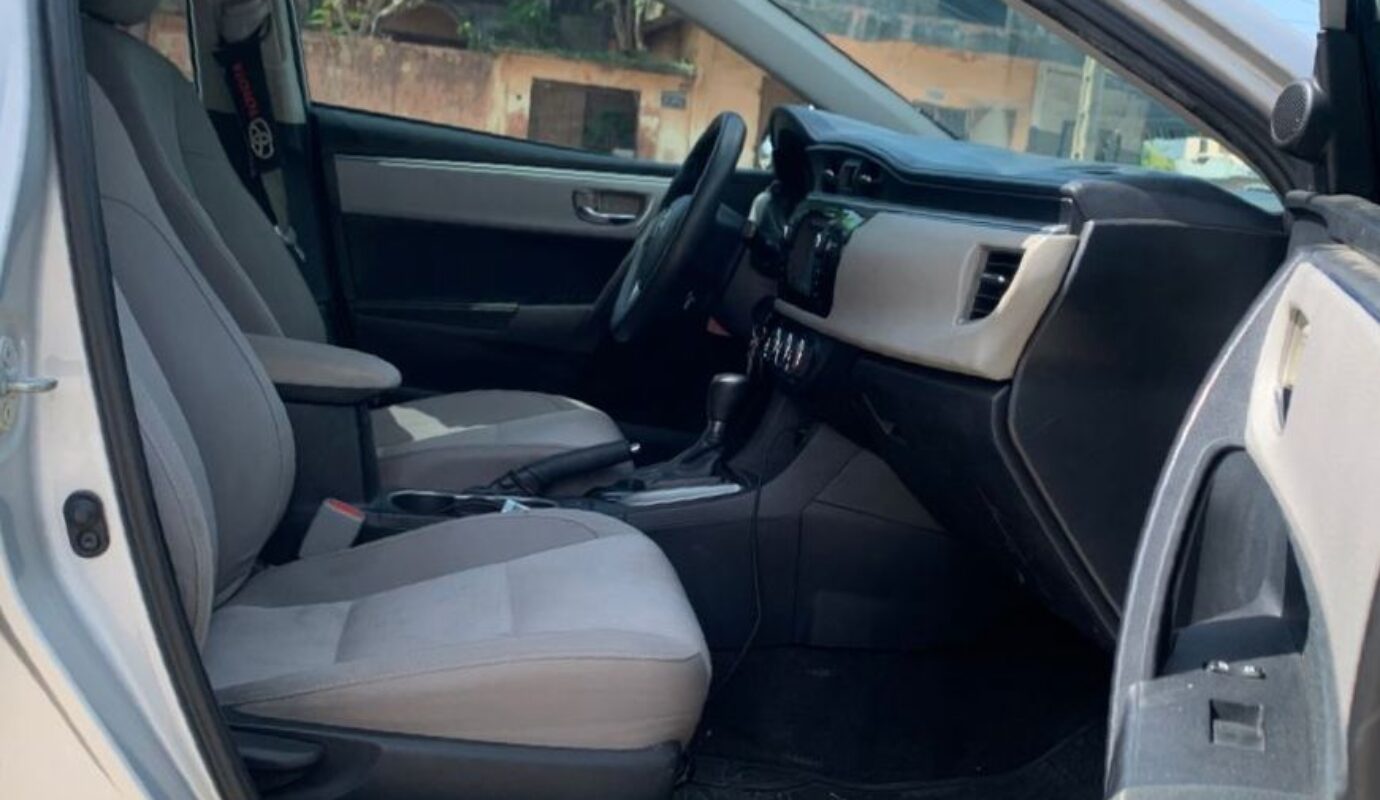 TOYOTA COROLLA LE