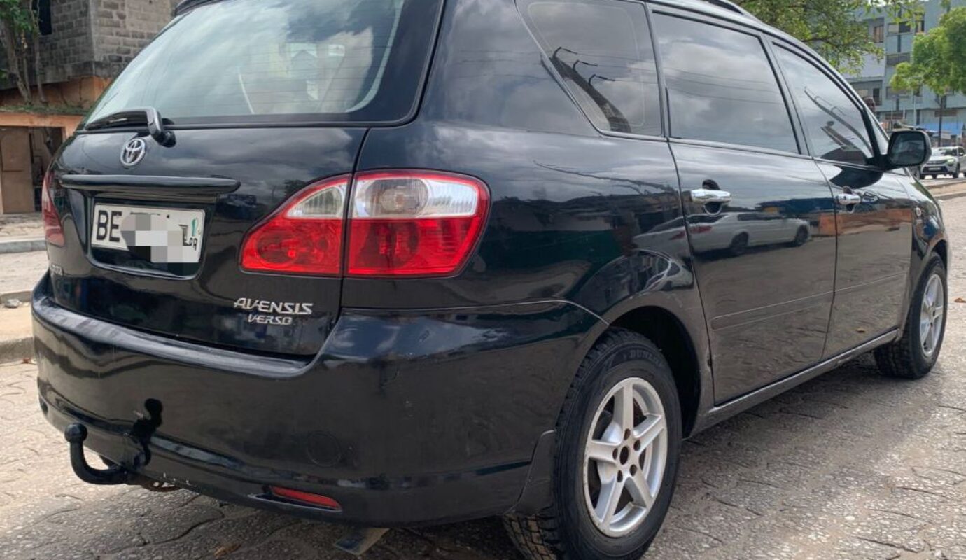 TOYOTA AVENSIS VERSO