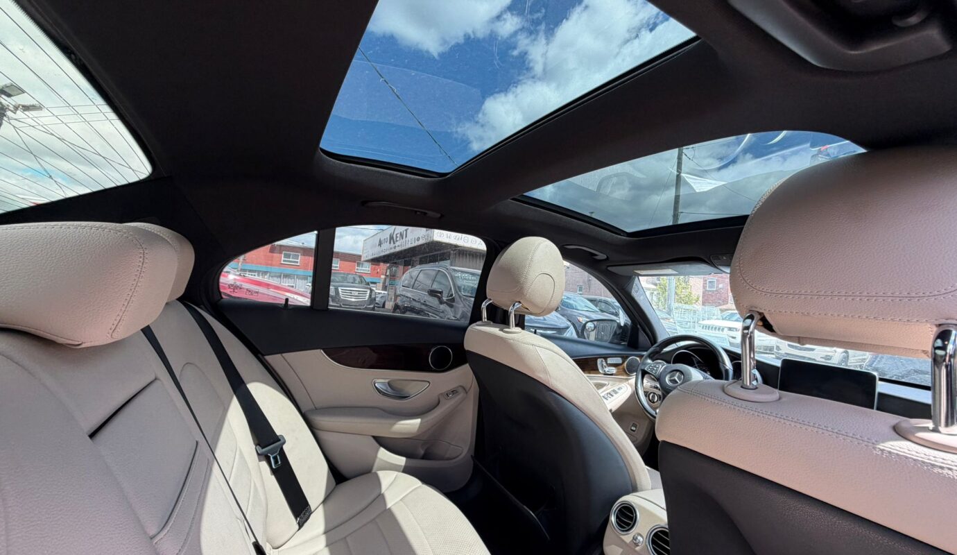 2015 MERCEDES-BENZ Classe C C300 / 4 MATIC / 4 CYLINDRES / NAVIGA