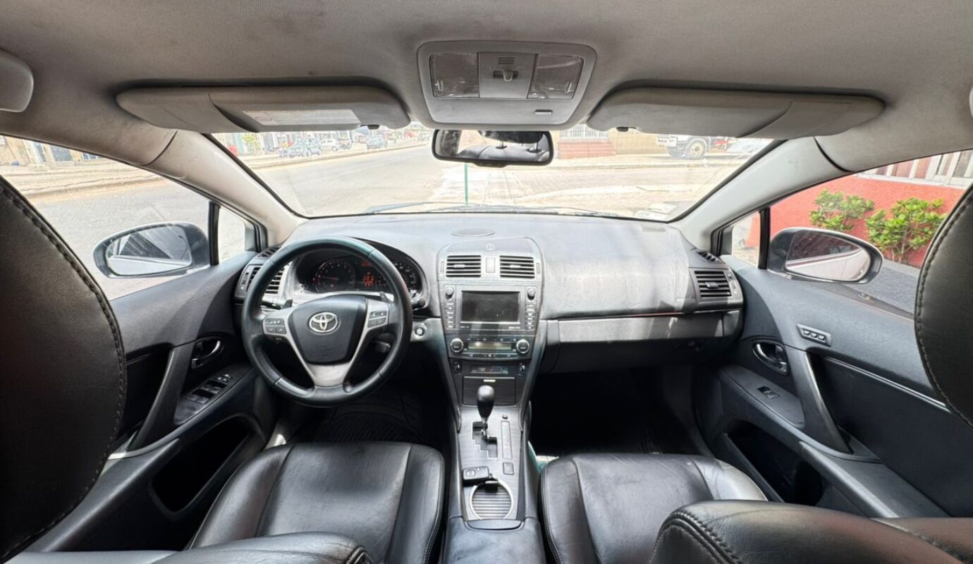 TOYOTA AVENSIS