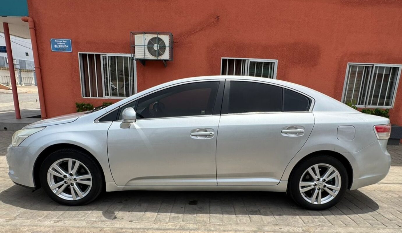 TOYOTA AVENSIS