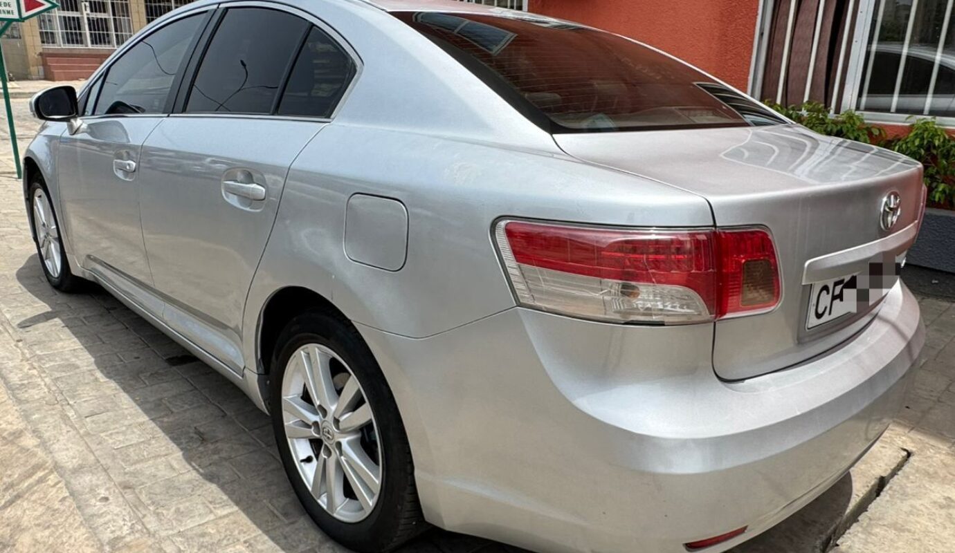TOYOTA AVENSIS