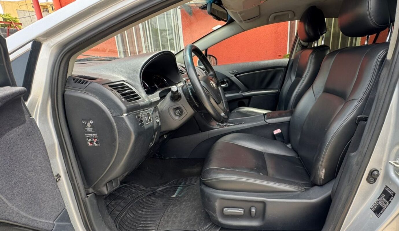 TOYOTA AVENSIS