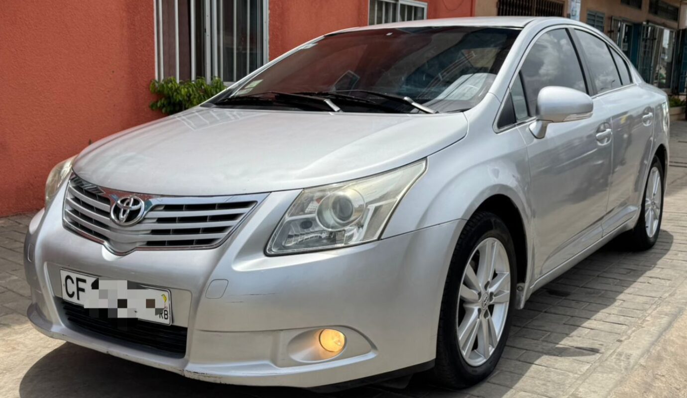 TOYOTA AVENSIS