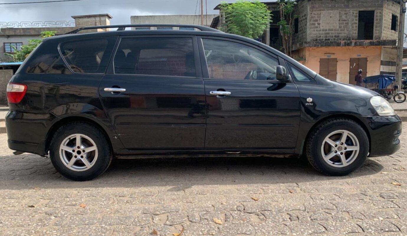 TOYOTA AVENSIS VERSO