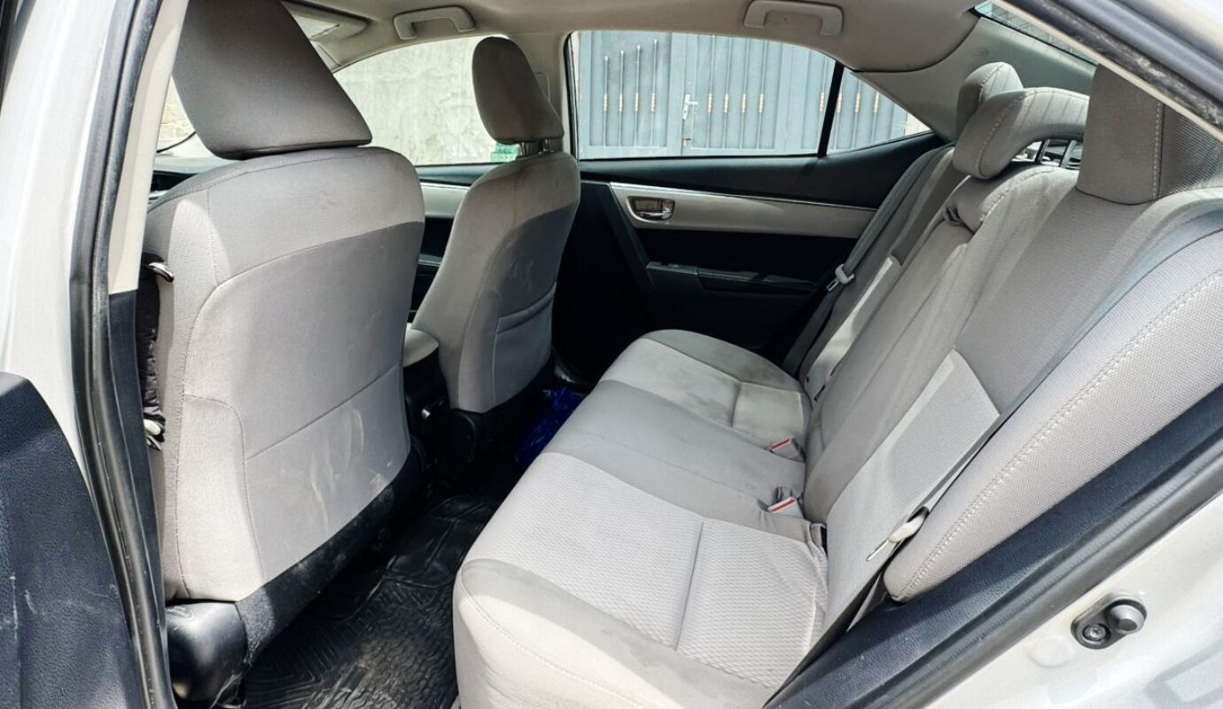 TOYOTA COROLLA LE
