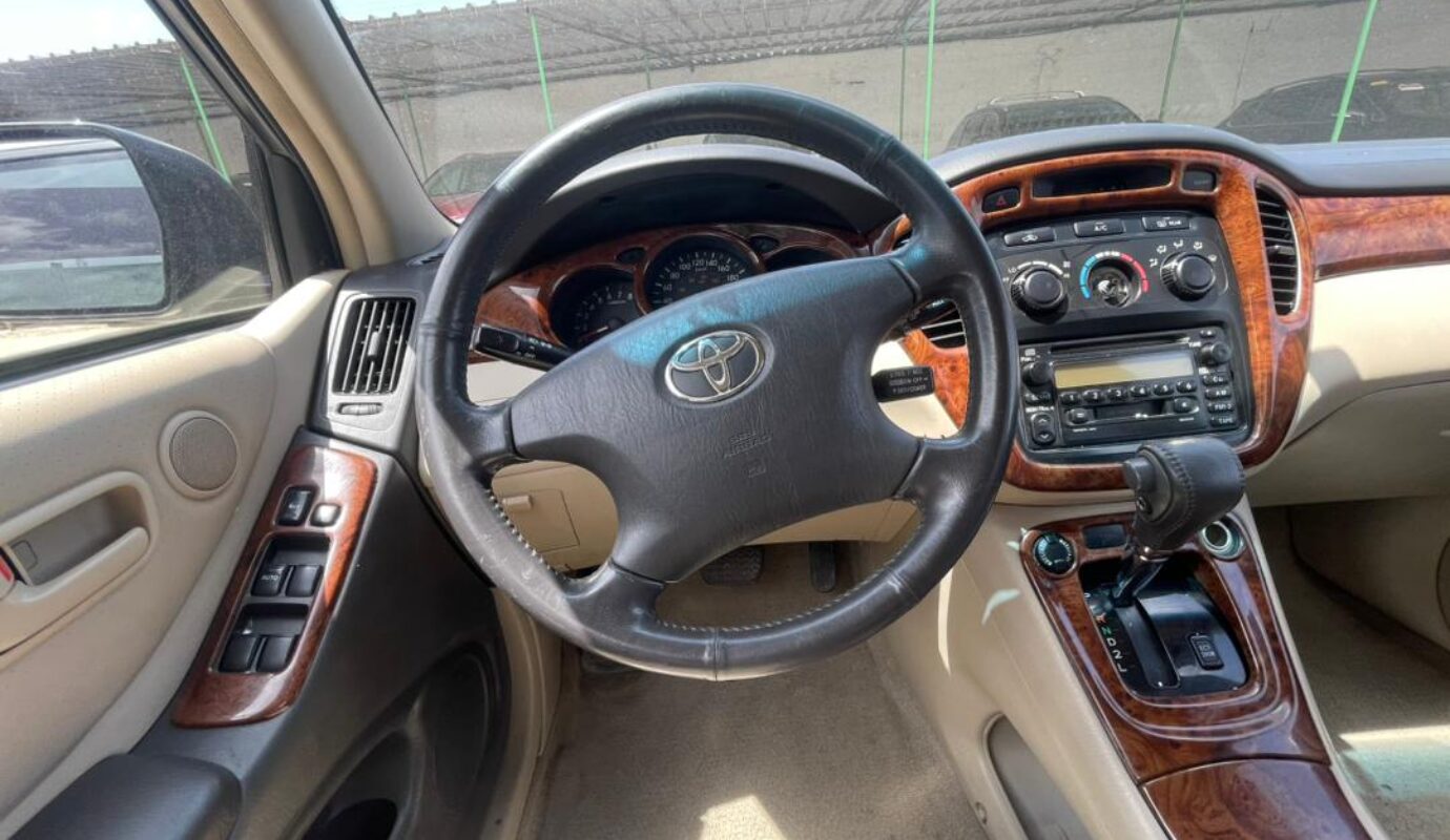 TOYOTA HIGHLANDER    2003
