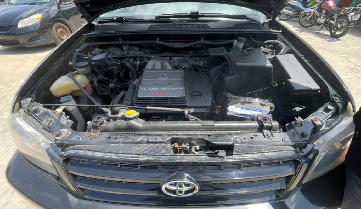 TOYOTA HIGHLANDER    2003