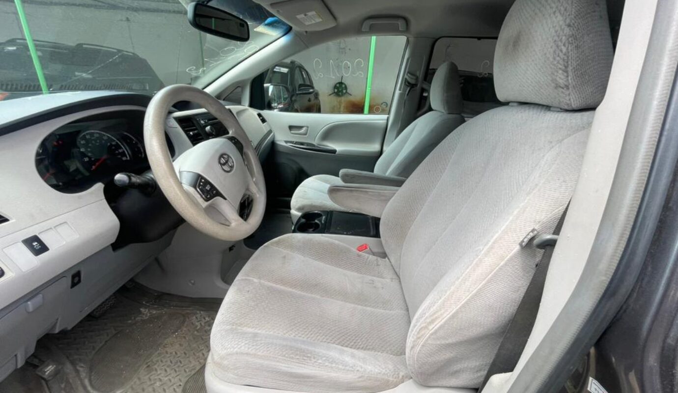 TOYOTA SIENNA    Model L.E