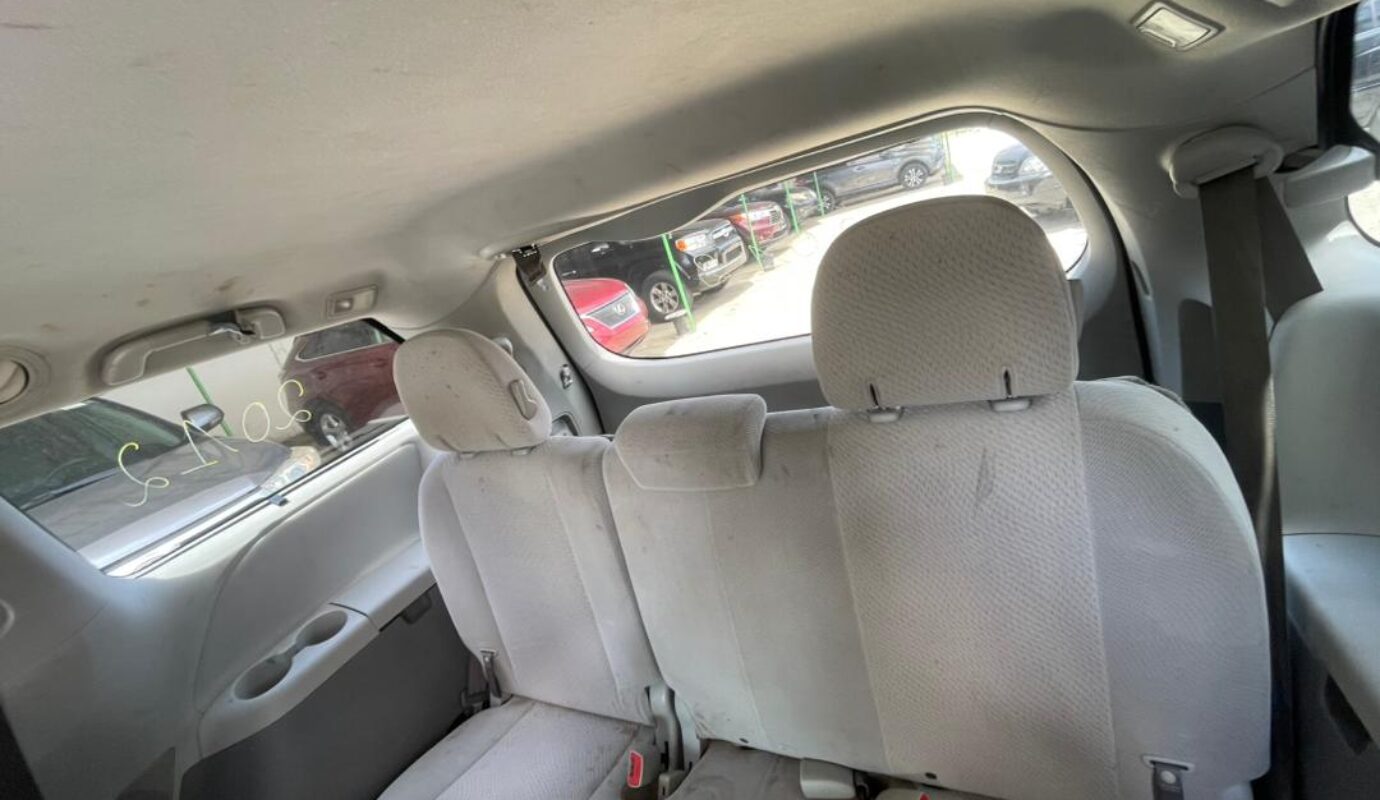 TOYOTA SIENNA    Model L.E