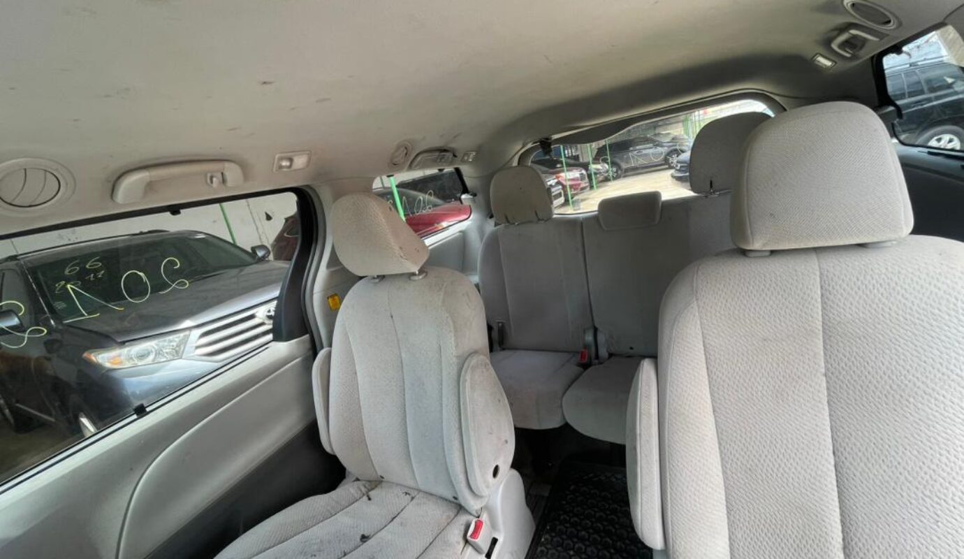 TOYOTA SIENNA    Model L.E
