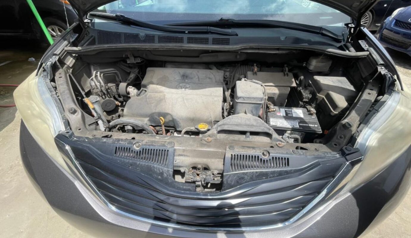 TOYOTA SIENNA    Model L.E