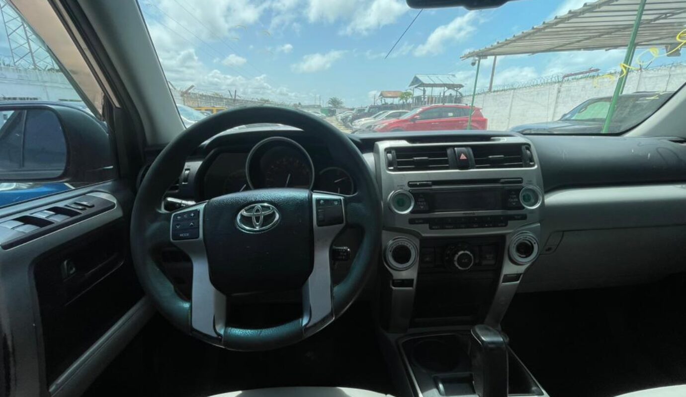 TOYOTA 4Runer 2010