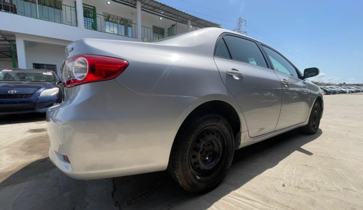 Toyota corolla   2011
