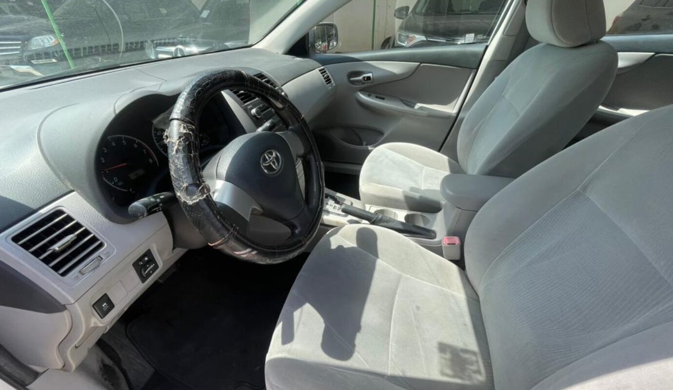 Toyota corolla   2011