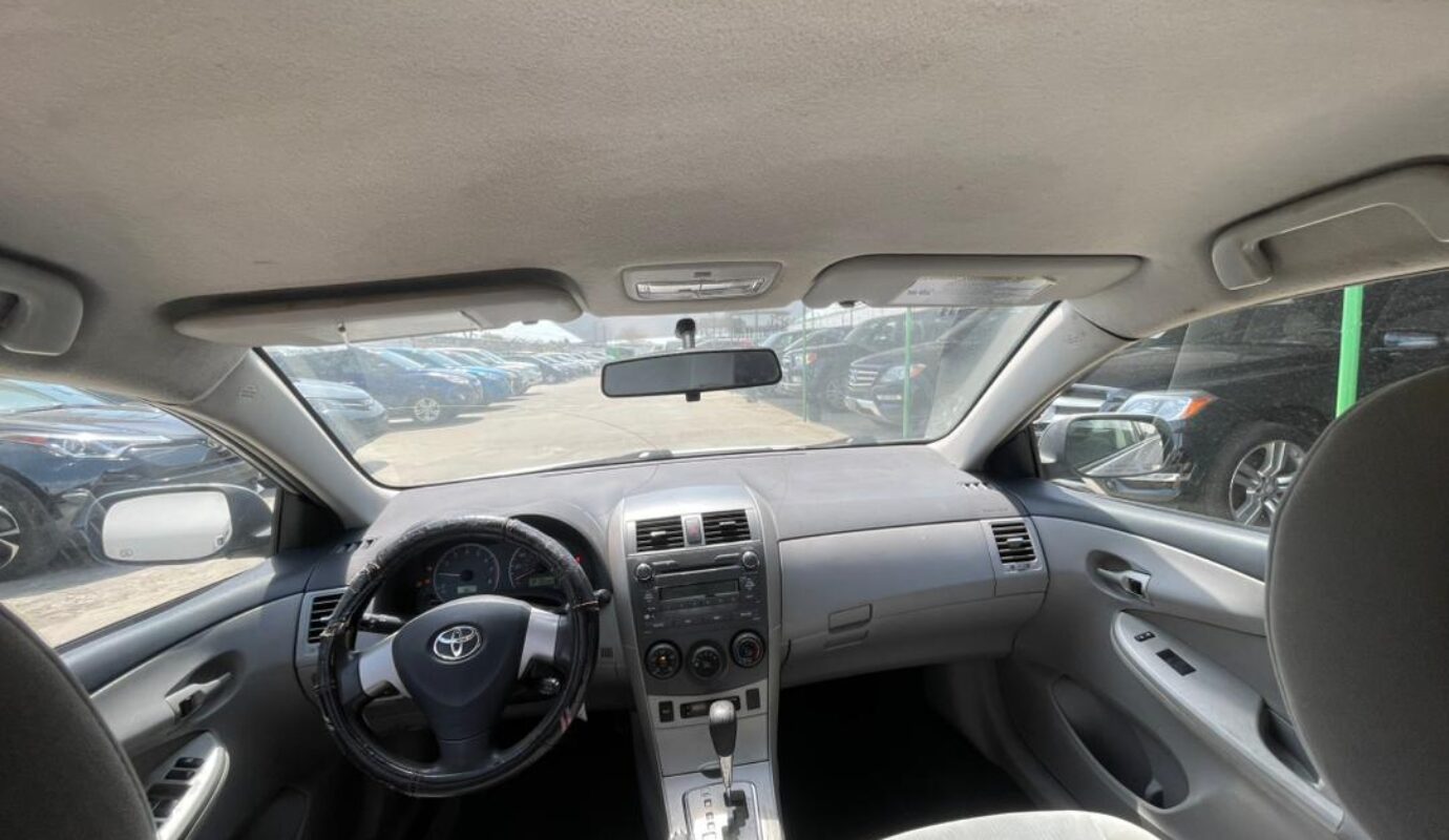Toyota corolla   2011