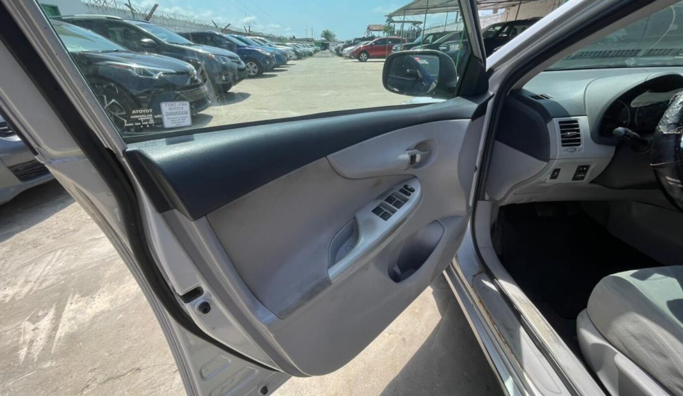 Toyota corolla   2011