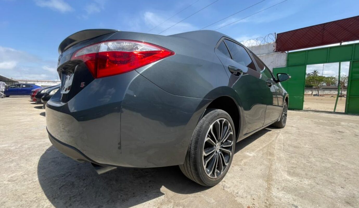 Corolla S   2015