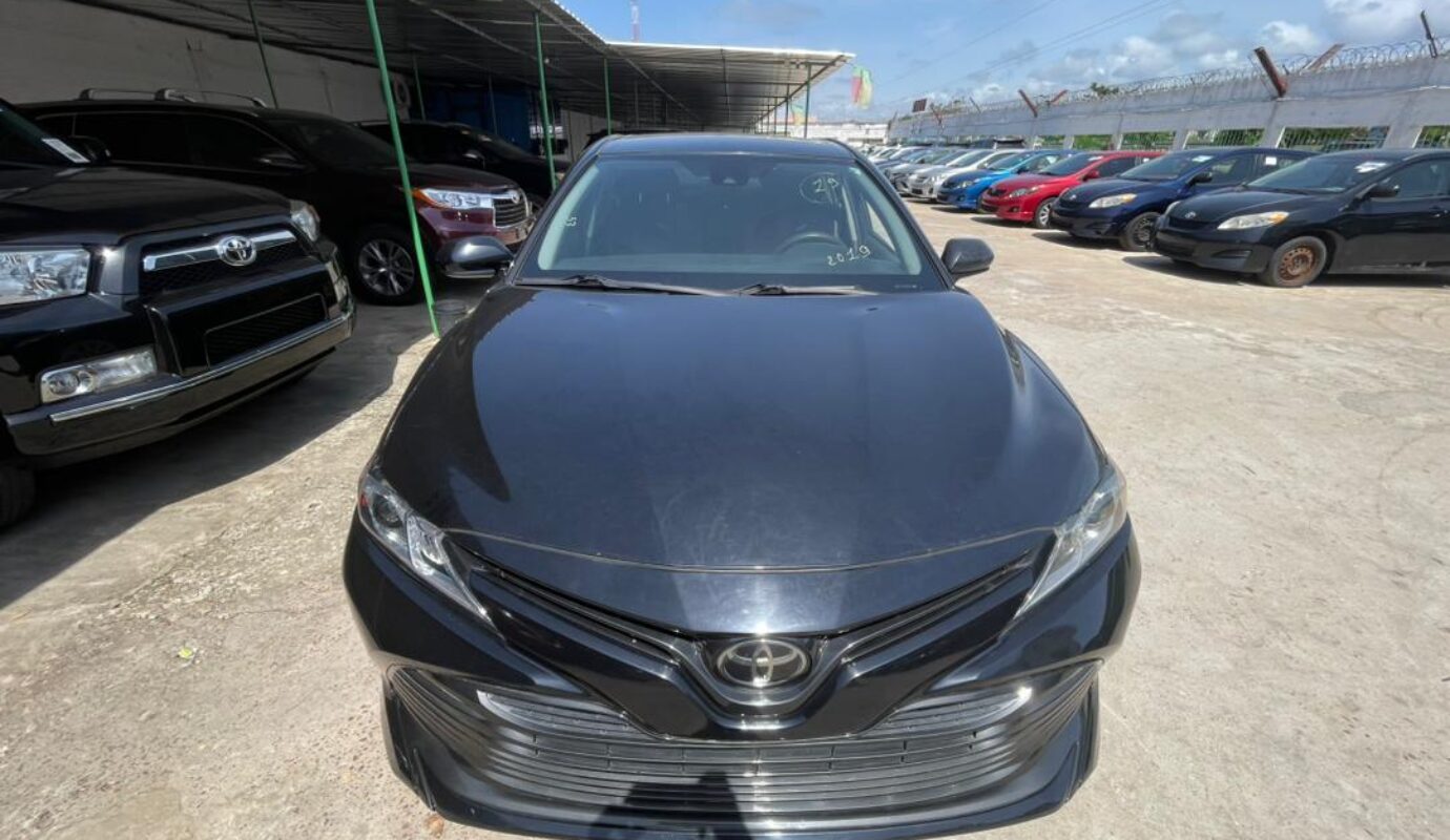 TOYOTA CAMRY L.E   2019