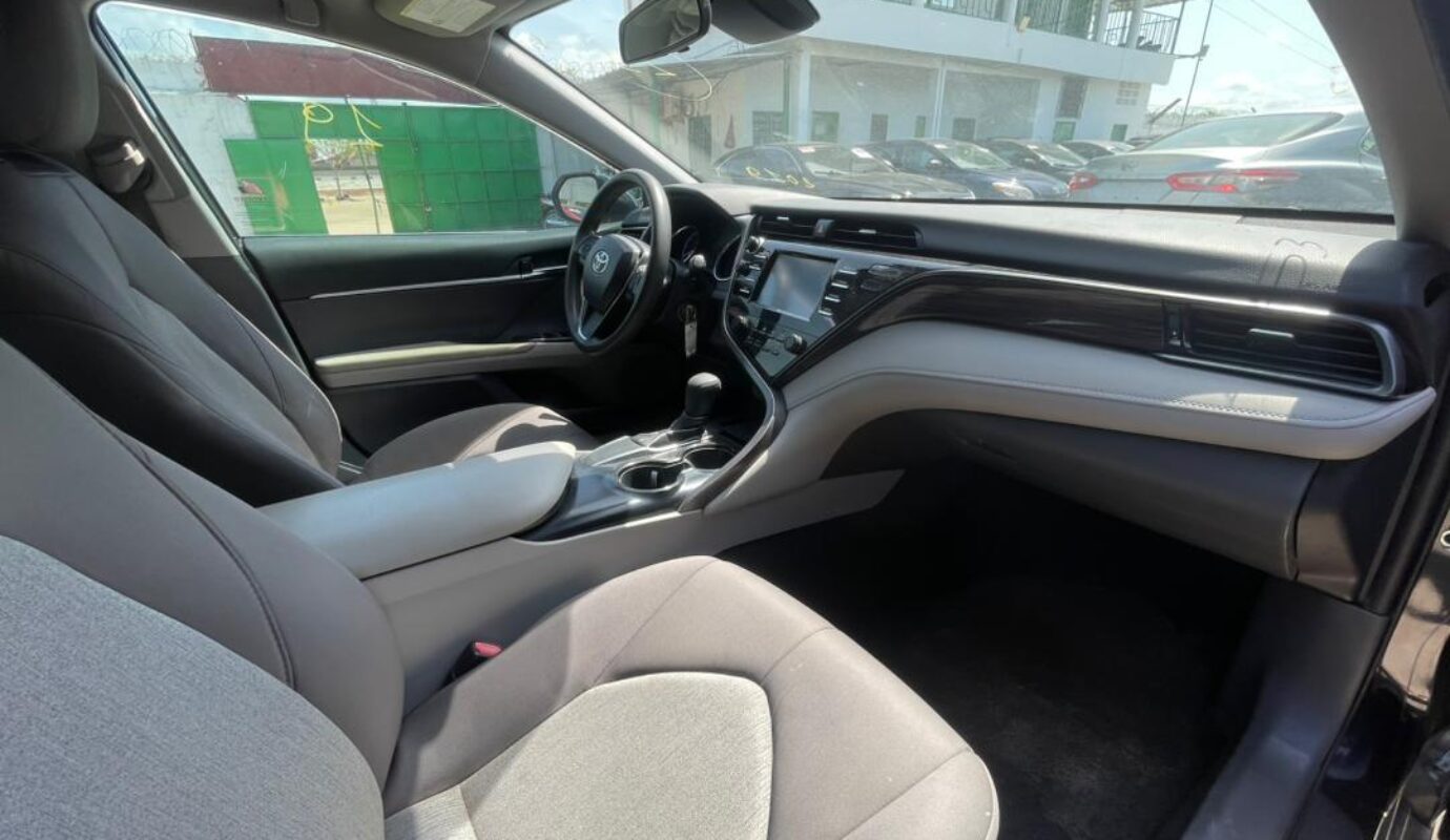 TOYOTA CAMRY L.E   2019