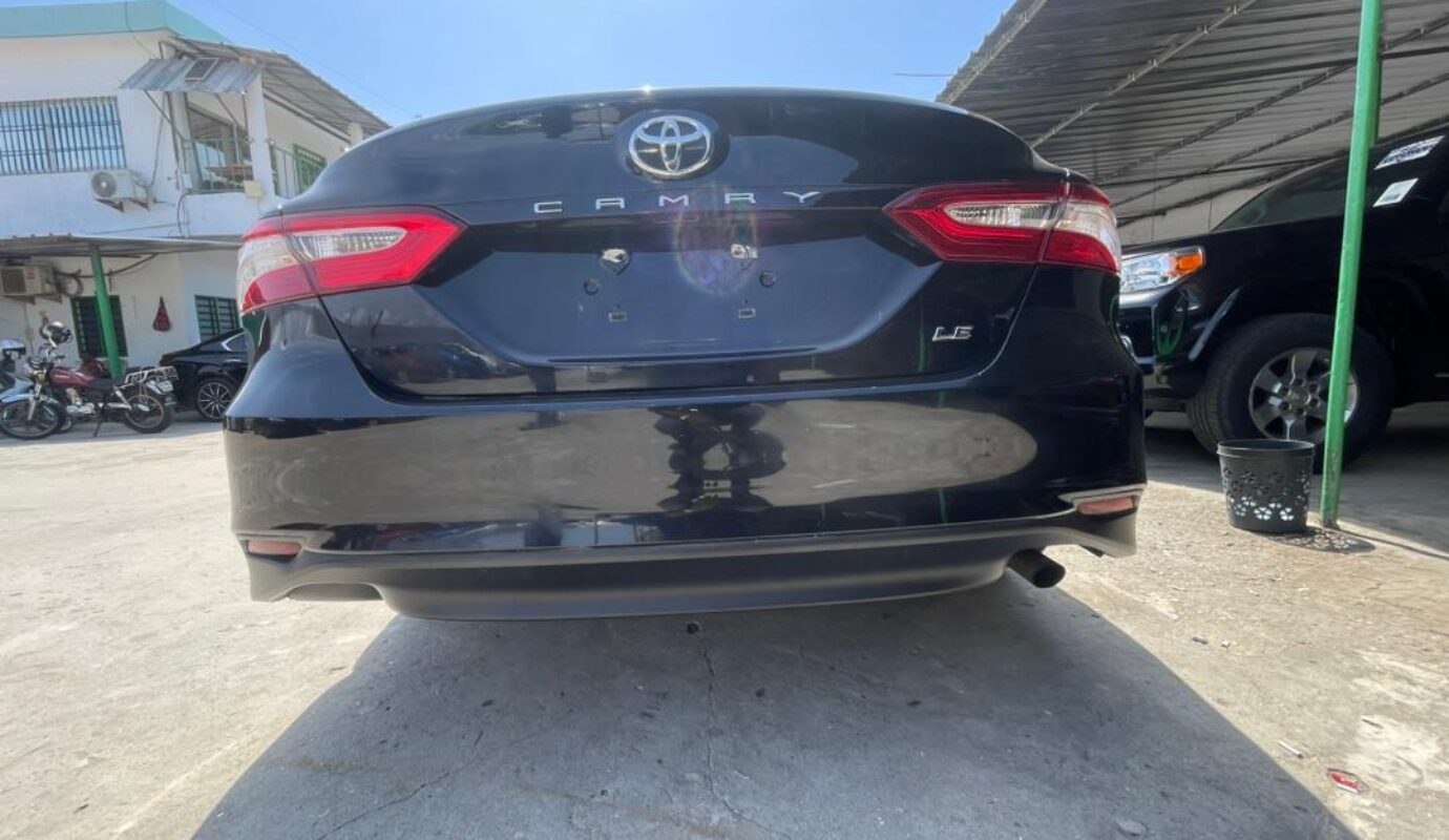 TOYOTA CAMRY L.E   2019