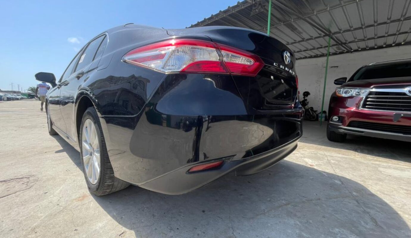TOYOTA CAMRY L.E   2019