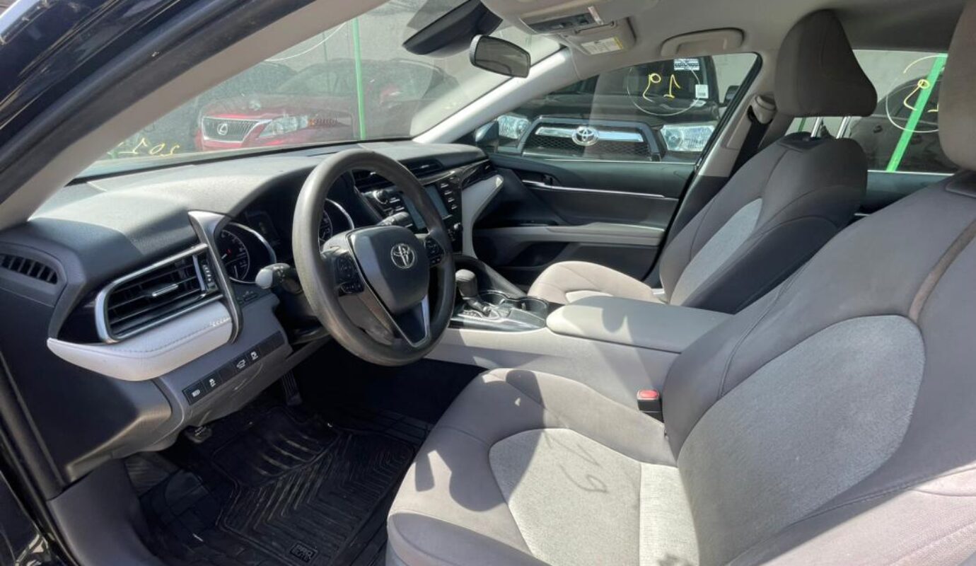 TOYOTA CAMRY L.E   2019