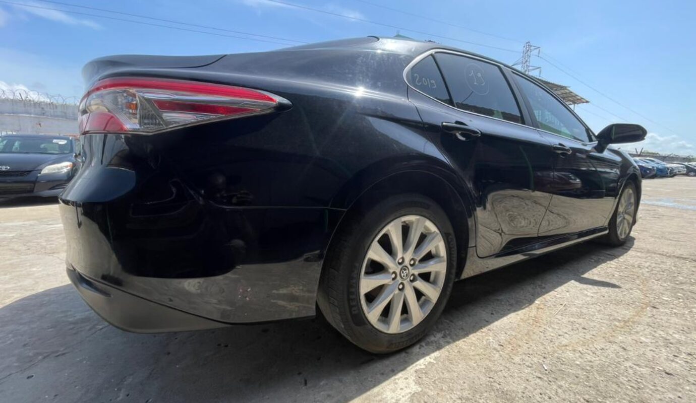 TOYOTA CAMRY L.E   2019
