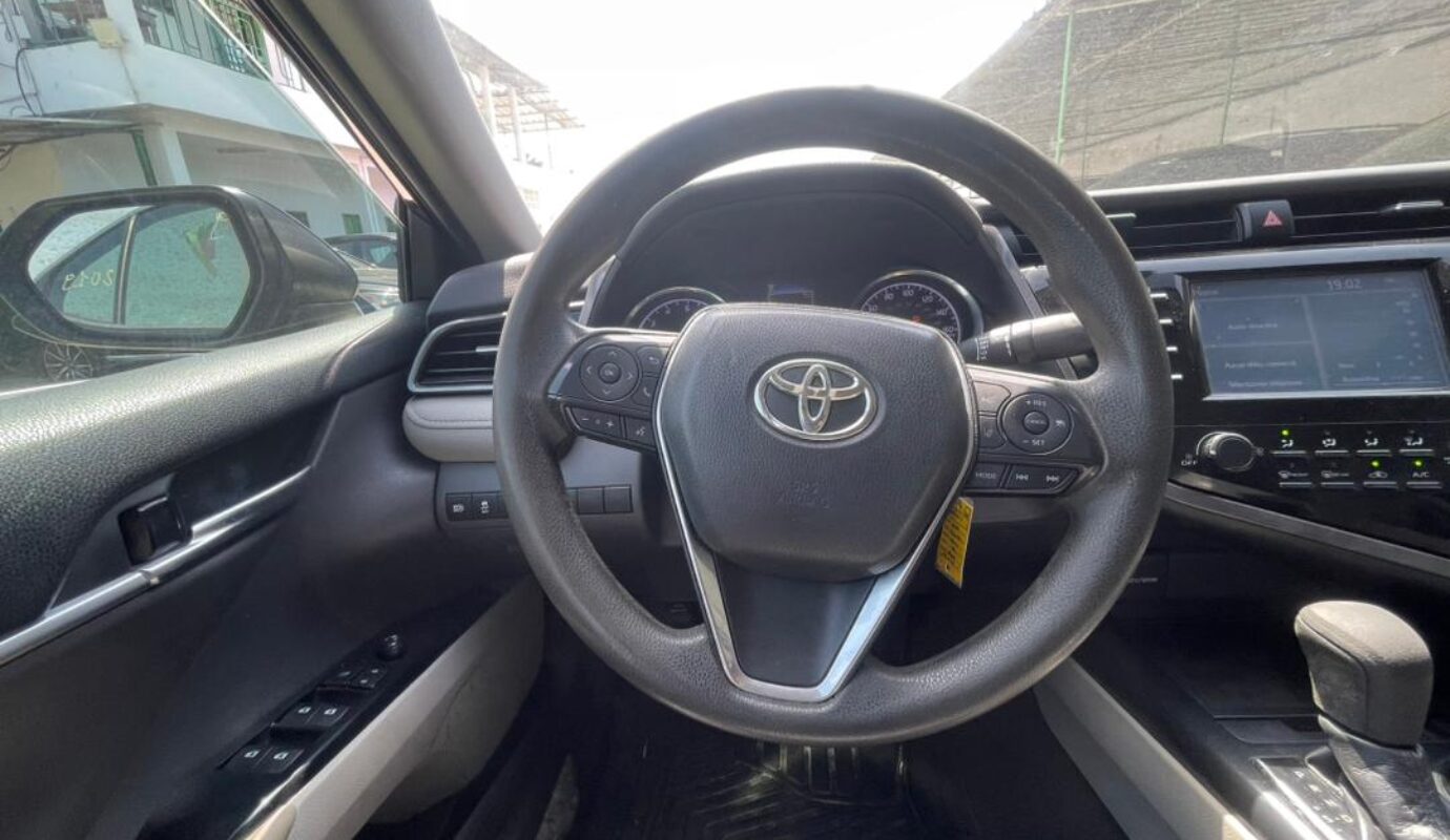 TOYOTA CAMRY L.E   2019