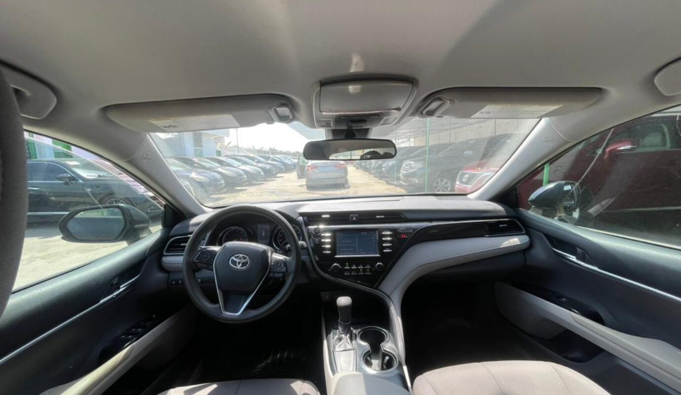 TOYOTA CAMRY L.E   2019