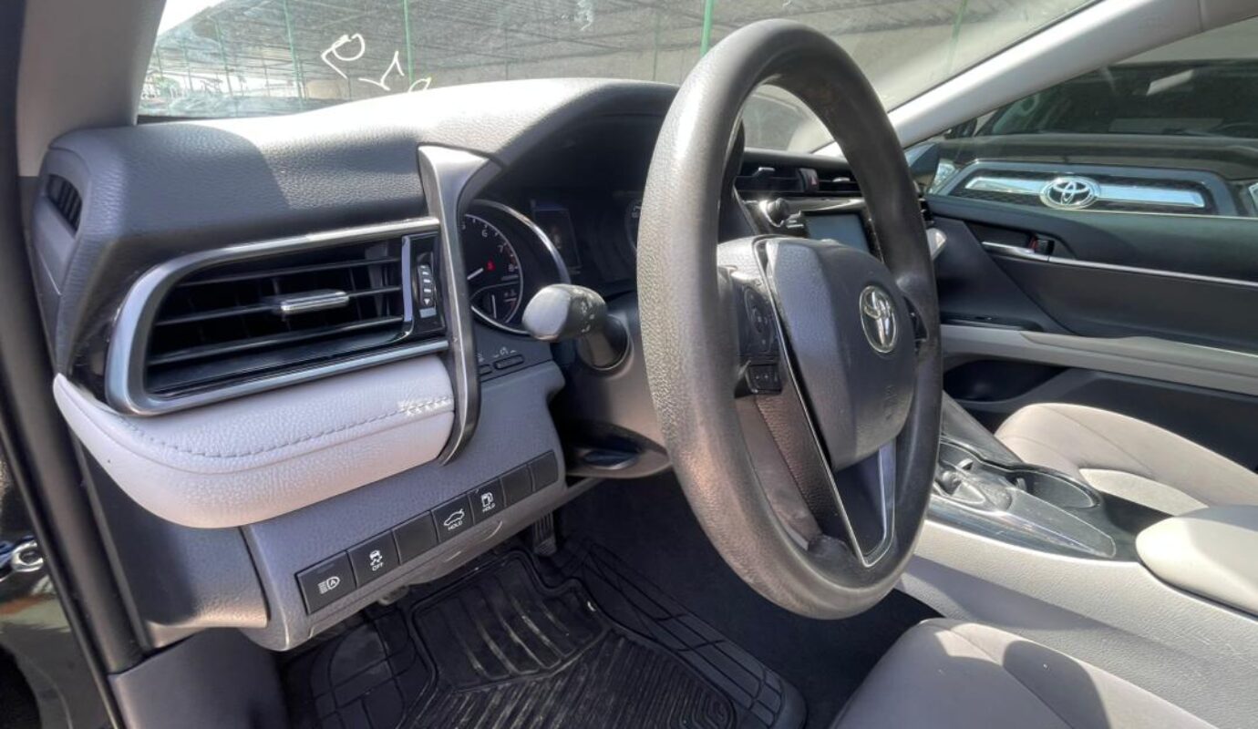 TOYOTA CAMRY L.E   2019