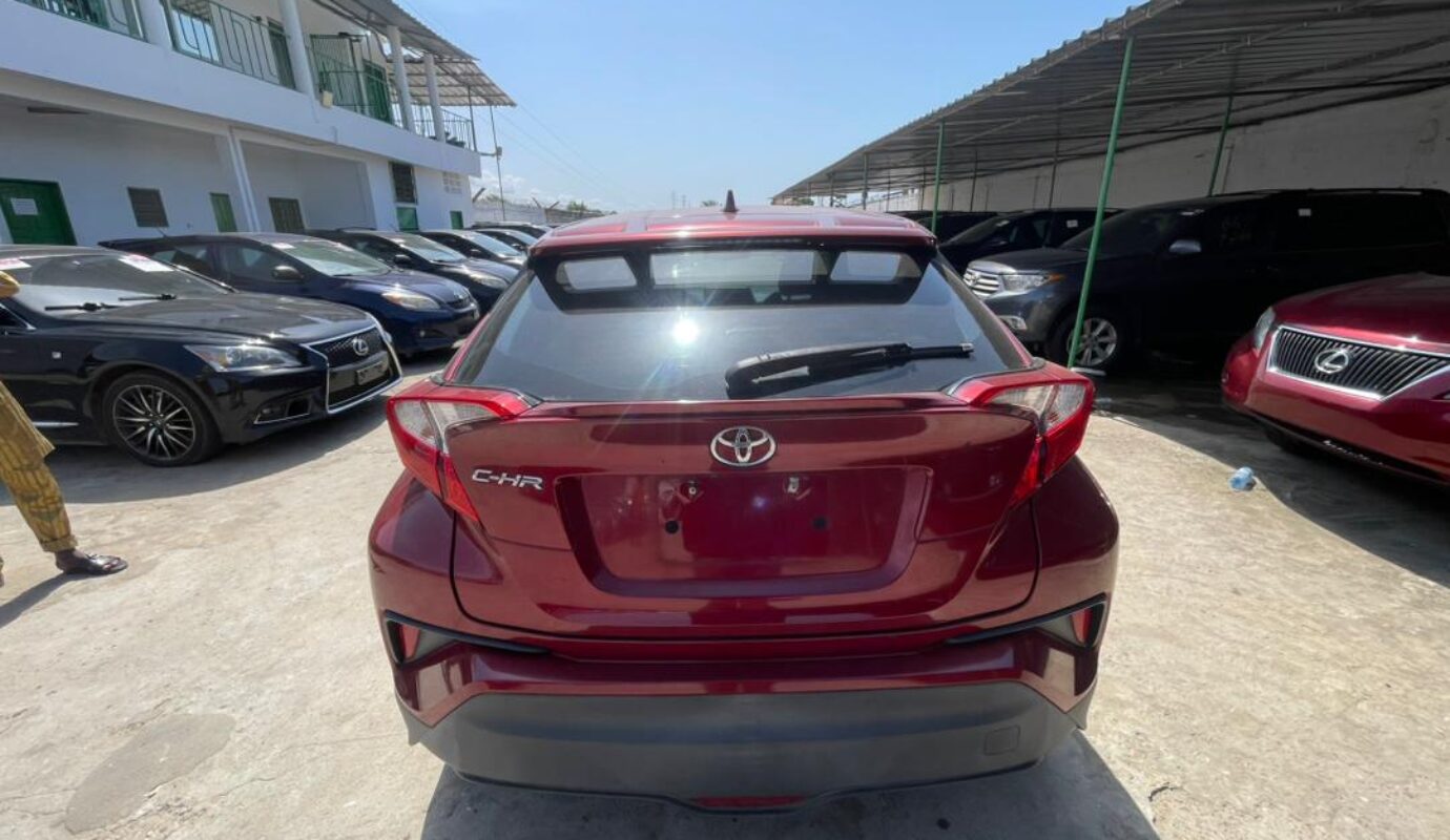 TOYOTA CH-R     2017