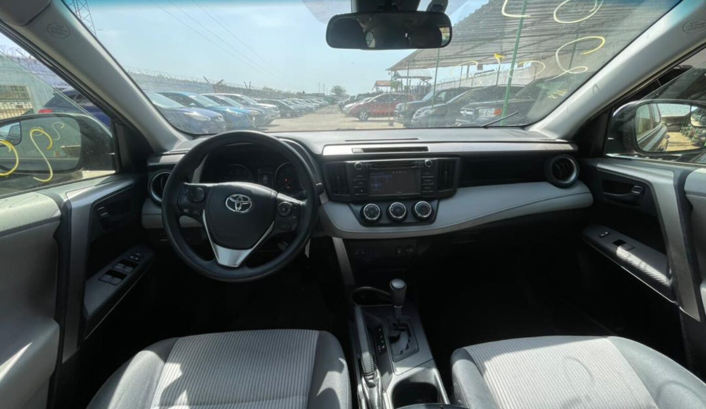 TOYOTA RAV4    2018