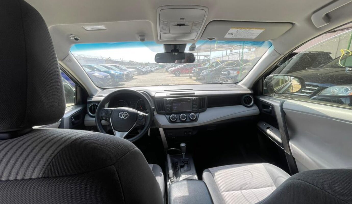 TOYOTA RAV4    2018